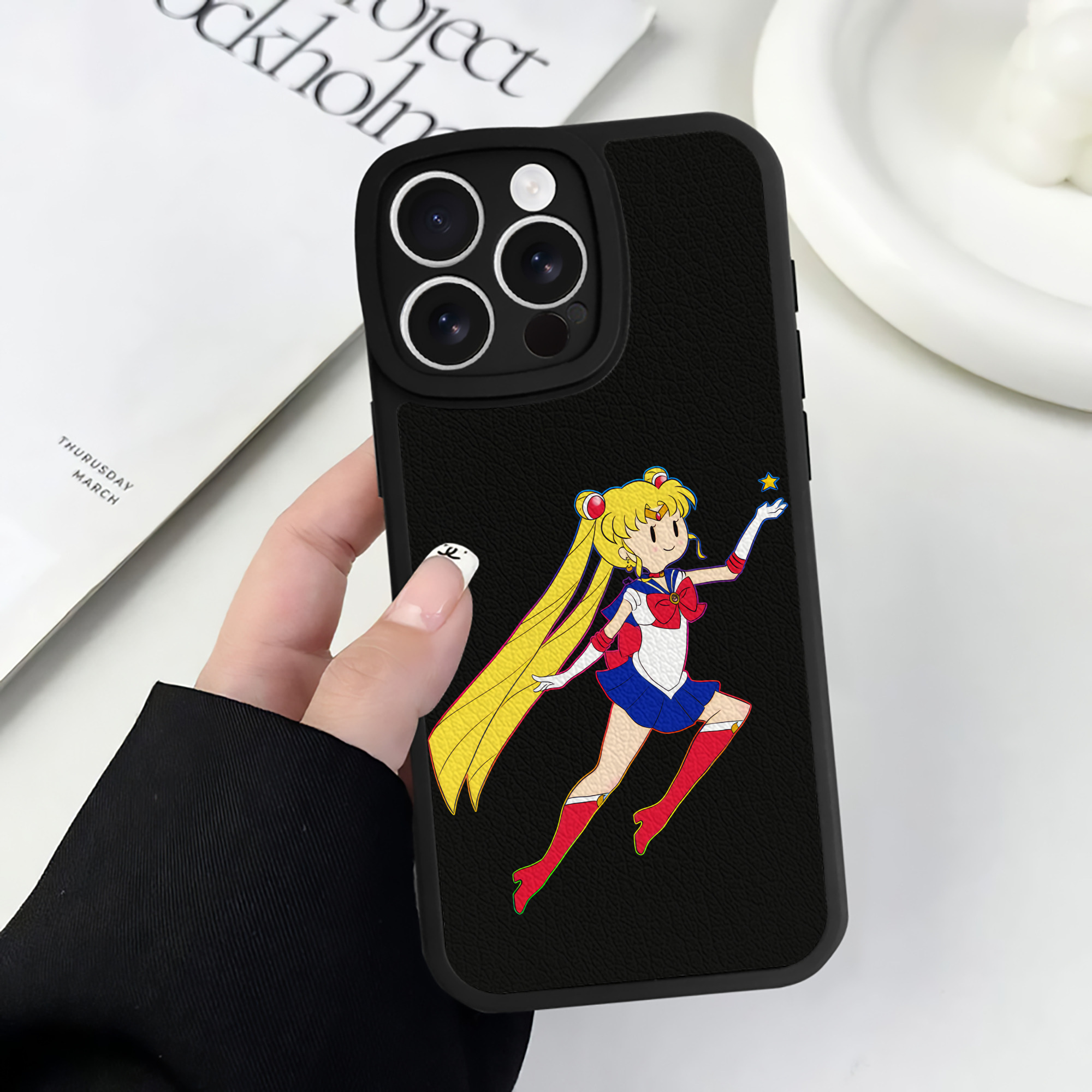 （画像用） 美少女戦士セーラームーン 月野 うさぎ つきの うさぎ Sailor Moon Tsukino Usagi 【iPhone 16シリーズ対応】シリコンスマホケース（レザー調） 材質：シリコン